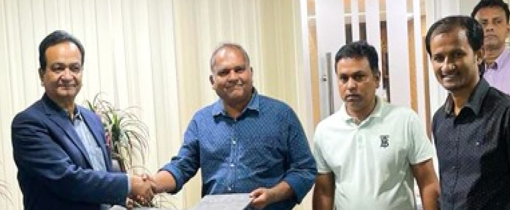 Prize receiving from a2i against SEL-AMI